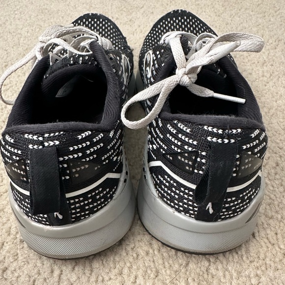 Brooks Levitate 5 Running Shoes Black/Grey/White US Women Size 8 - Picture 7 of 8